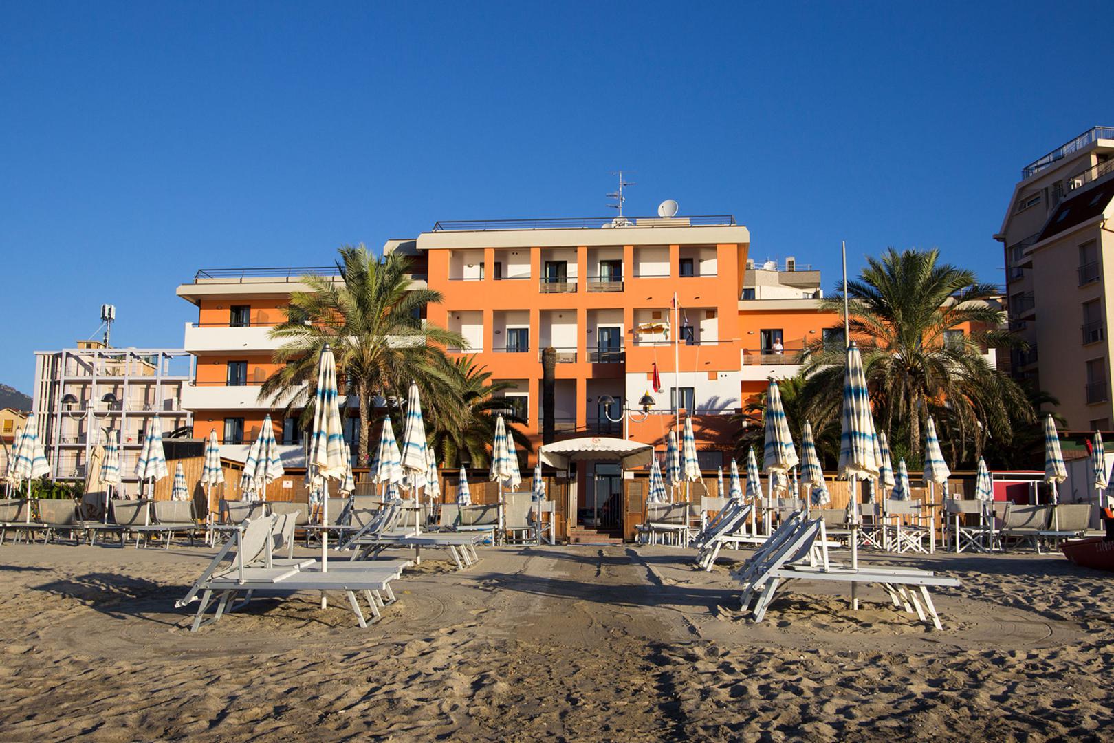 hotel villa marina celiaci spiaggia pietra ligure liguria